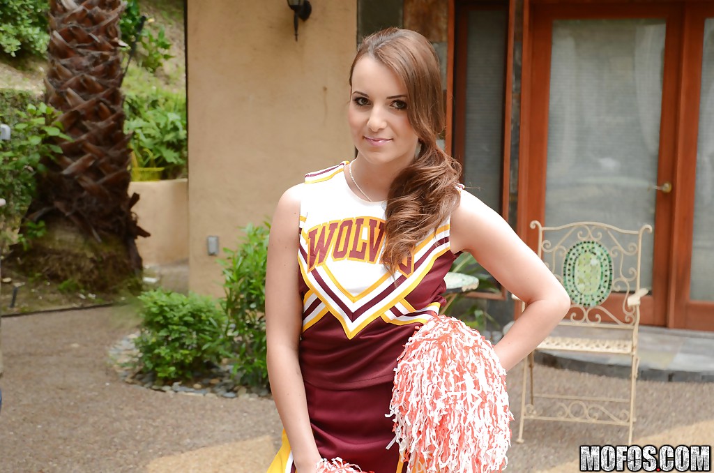Schöne Babe Jenna Rose posiert in einem Cheerleader-Outfit
 #50298081