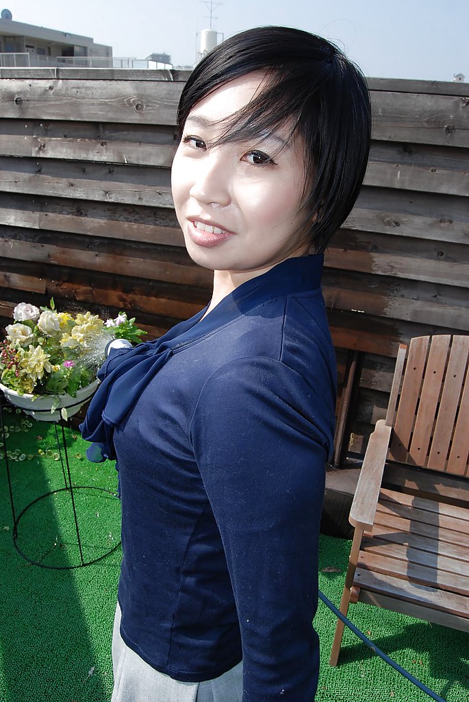 La sessione di posa all'aperto rivela la figa pelosa della sexy asiatica kanako kimura
 #50342904