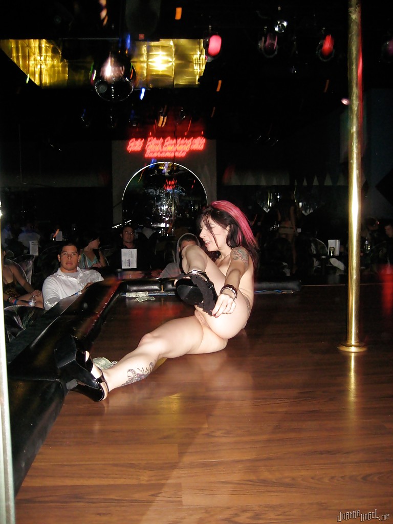 Joanna angel amateur vestida bailando un striptease sexy
 #52152968