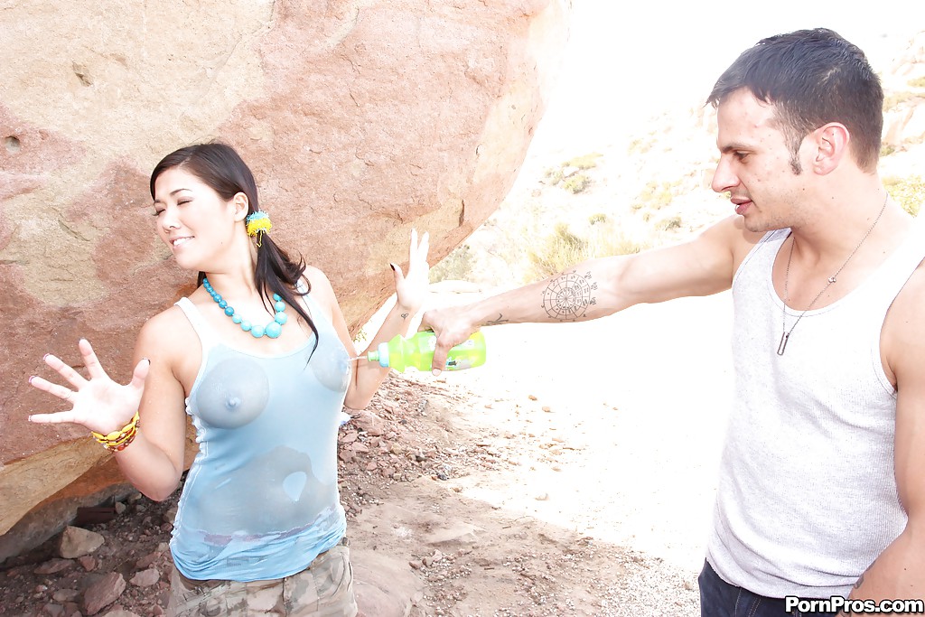 Asiática london keyes con enormes tetas gritando follando con una gran polla
 #54816230