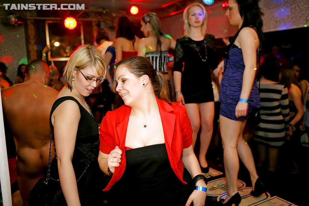 Chicas amateurs follando duro con strippers en la fiesta
 #51230916
