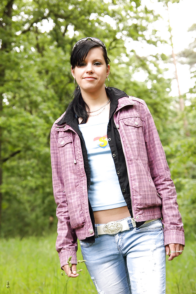 Outdoor non nude posing scene from a teen babe in jeans Veronica N #51359544