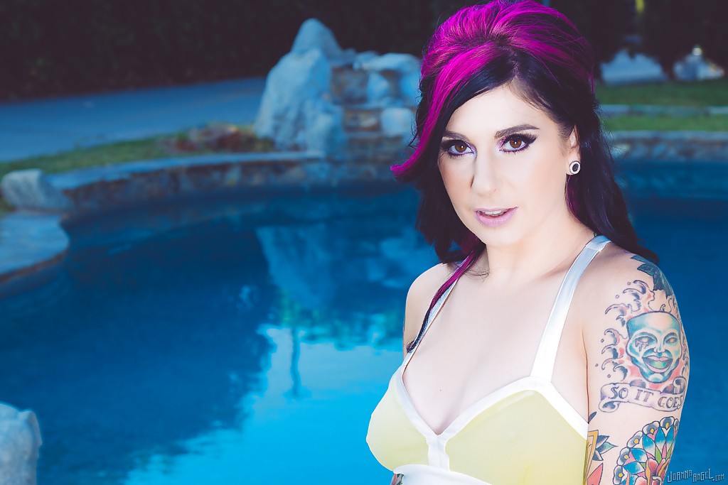 Amateur milf Joanna Angel is showing off her tits over swimming pool #54346919