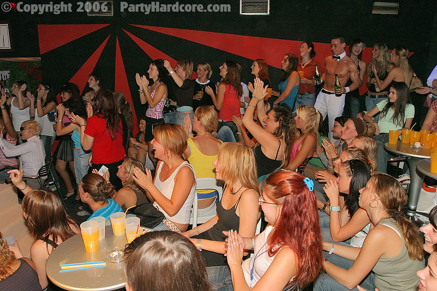 Lasciva amateur lassies va sucia en la fiesta con strippers masculinos
 #50314628