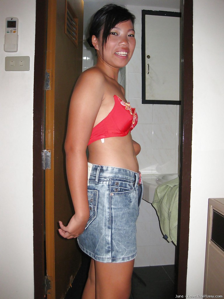 Asiática cachonda recibe una corrida en su coño afeitado después de follar duro
 #52207631