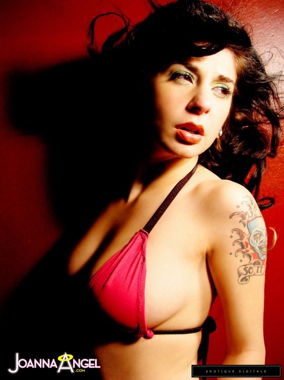 Tattooed babe Joanna Angel takes part in an amateur masturbating scene #54353782