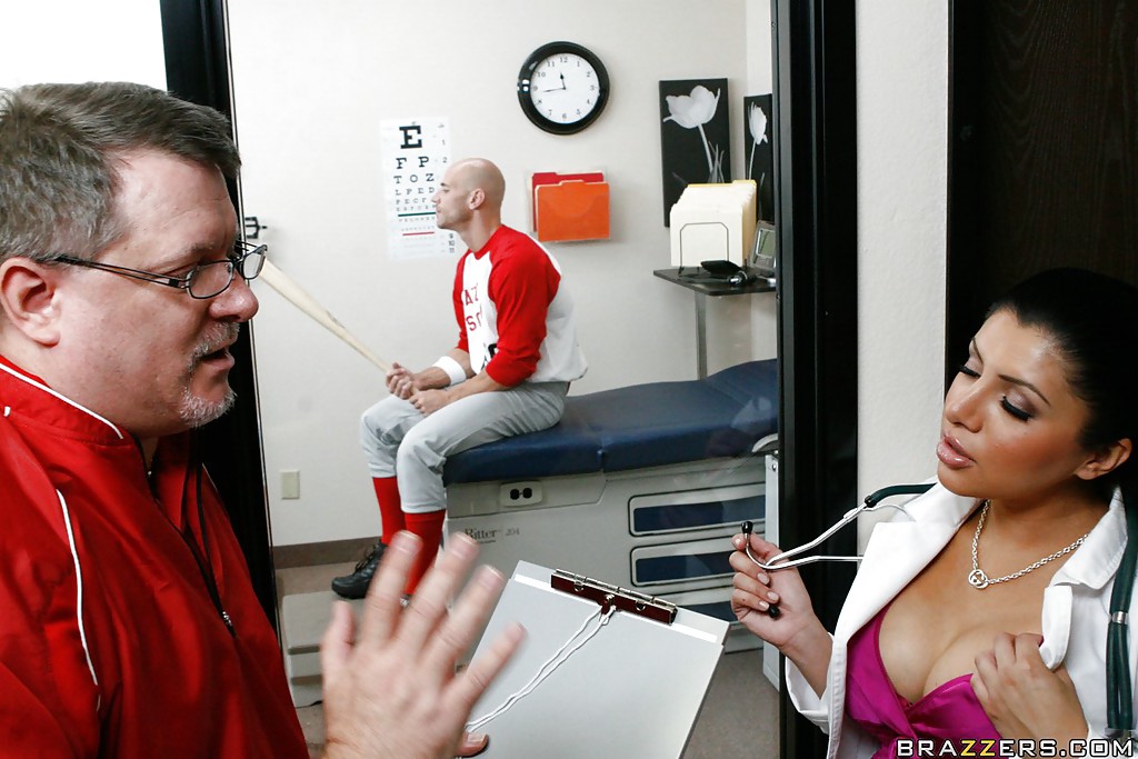 医者としてのサティバ・ローズは、セクシーな患者を犯さずにはいられない。
 #51389645