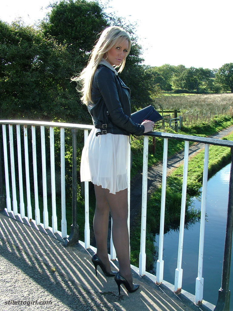 Non nude outdoor posing from a tremendous blondie in a tight skirt Erin #51370999