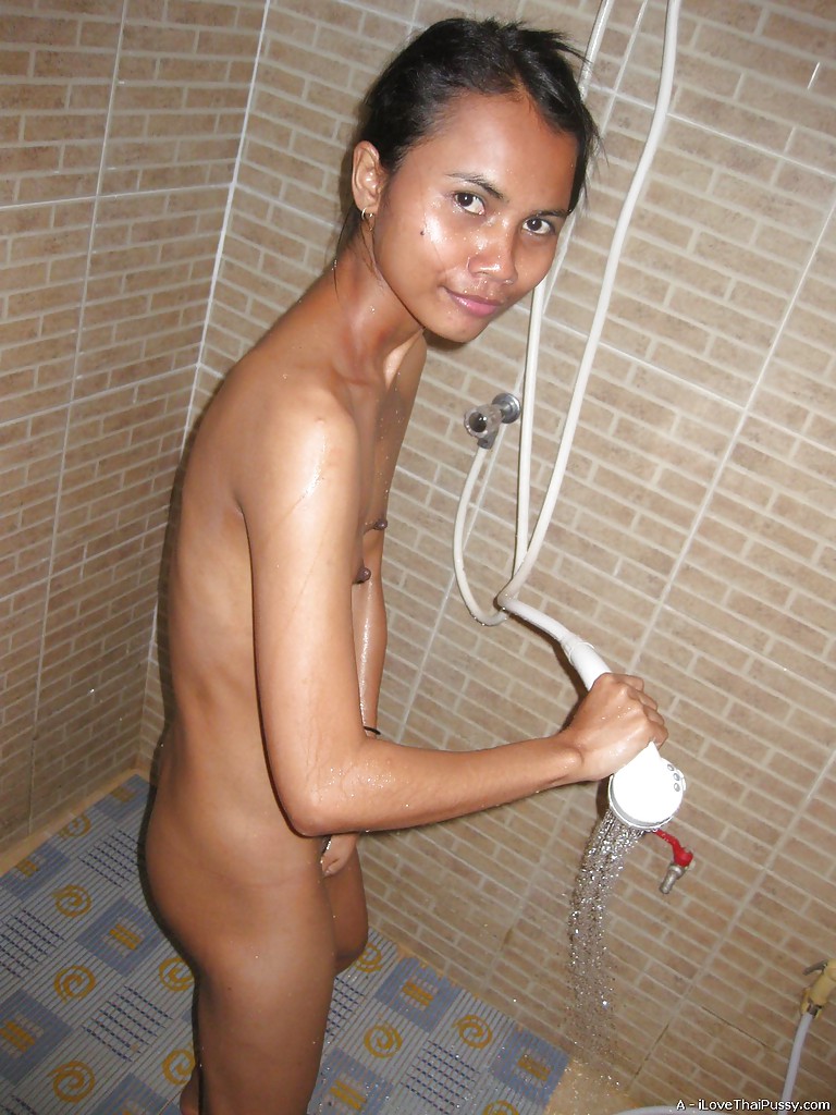 Skinny asiatisches Babe mit winzigen Titten nimmt eine Dusche und wird gefickt
 #52234404