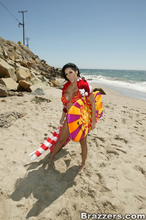 Busty milf veronica rayne strips off bikini and posing on the beach
 #50167152