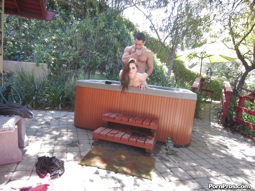 Novia lily carter sensual piscina follar con un hombre caliente
 #50118220