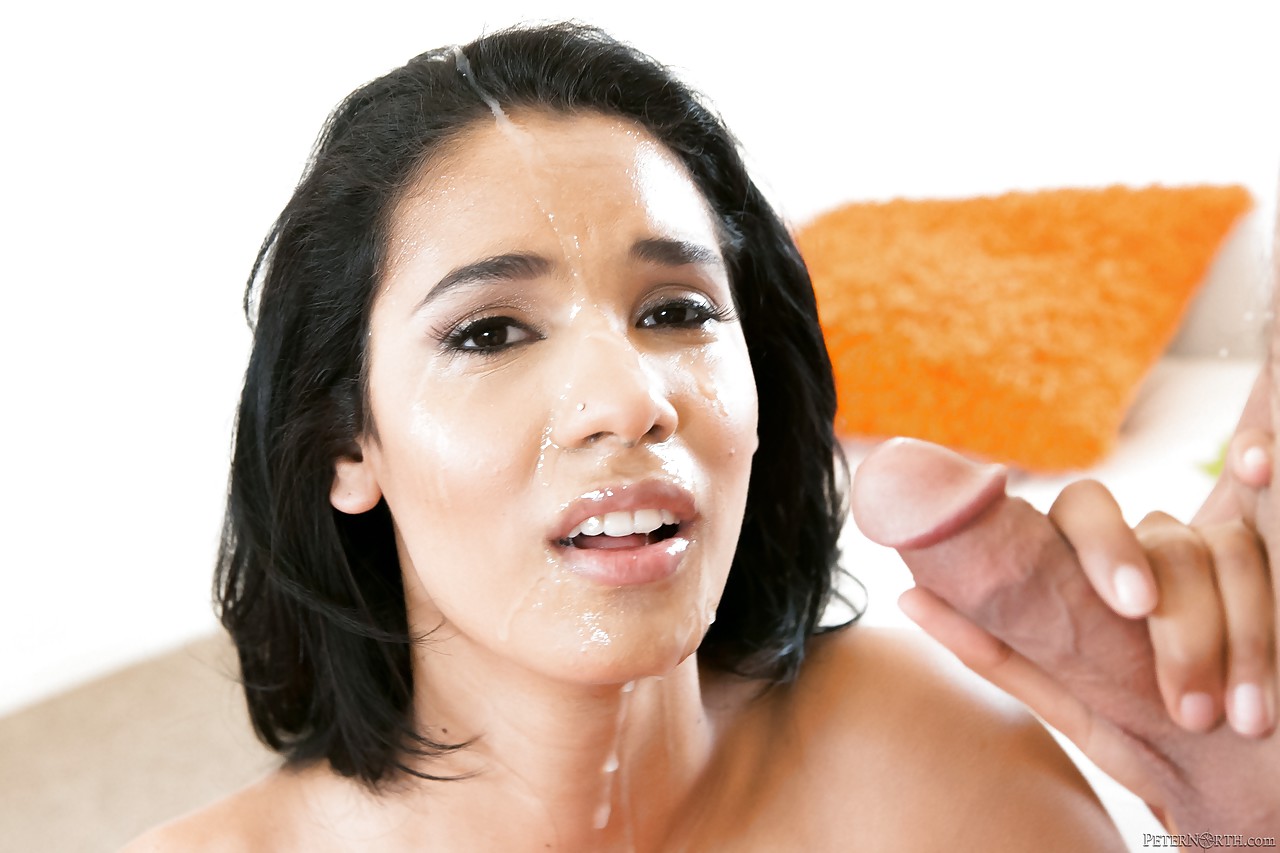 Brünette karmen bella mit großen Brustwarzen bekommt Sperma im Gesicht nach heißem Blowjob
 #54439145