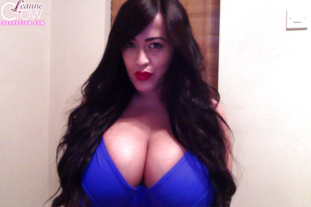 Chesty pornstar Leanne Crow and her red lips take homemade selfies #54690066