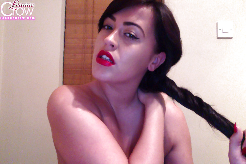 Chesty pornstar Leanne Crow and her red lips take homemade selfies #54690159