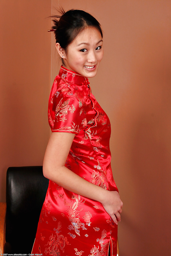 L'amatrice asiatique evelyn lin montre ses petits seins et ses fesses parfaites.
 #53902068