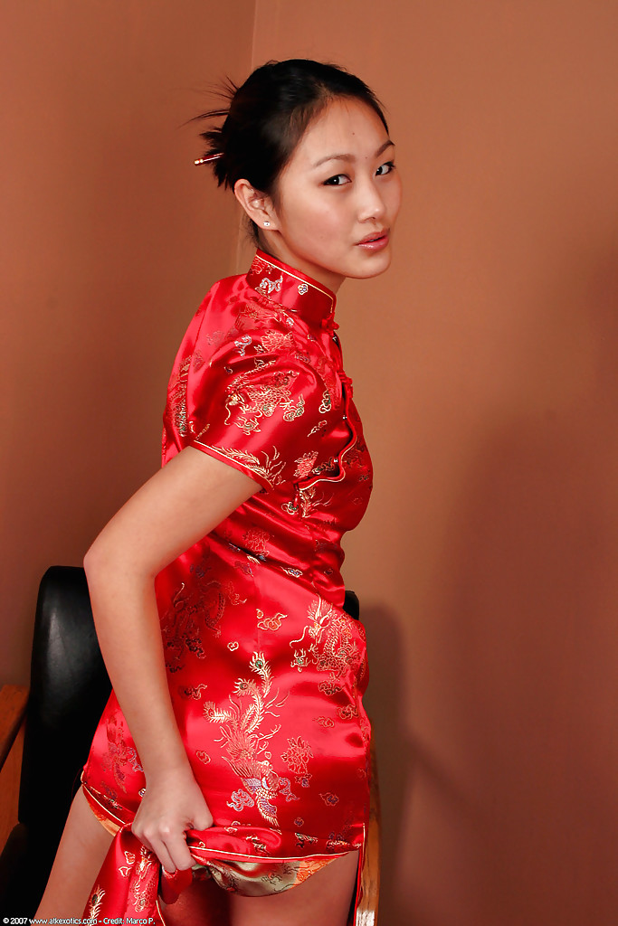 L'amatrice asiatique evelyn lin montre ses petits seins et ses fesses parfaites.
 #53902159