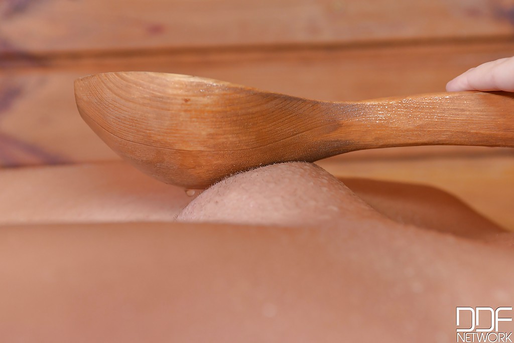 ¡Sexy europea morena adina dena es posando en la sauna desnuda!
 #50570194