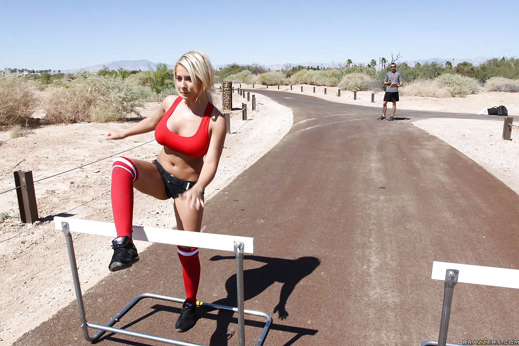 Blonde Madison Ivy with big tits combines sport and sex outdoor #52033368