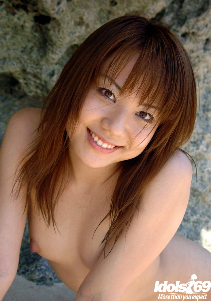 Süßes asiatisches Teenie-Babe Chikaho Ito zieht sich im Freien aus
 #50166156