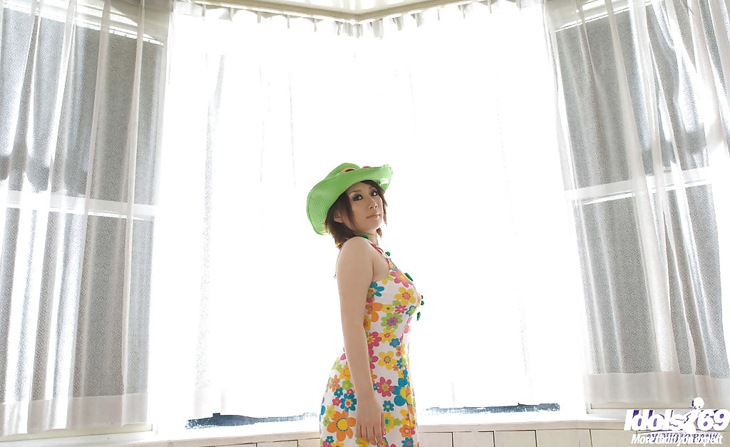 Voluptuous asiatische Babe hanano nono Abrutschen aus ihrem Kleid und Höschen
 #54005905