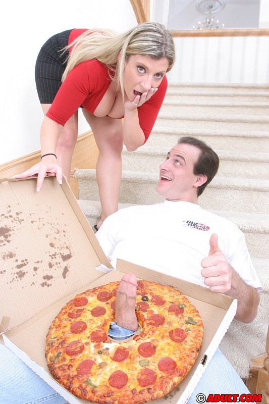 Top-heavy MILF with shaved gash has some hard fun with hung pizza-lads #51132455
