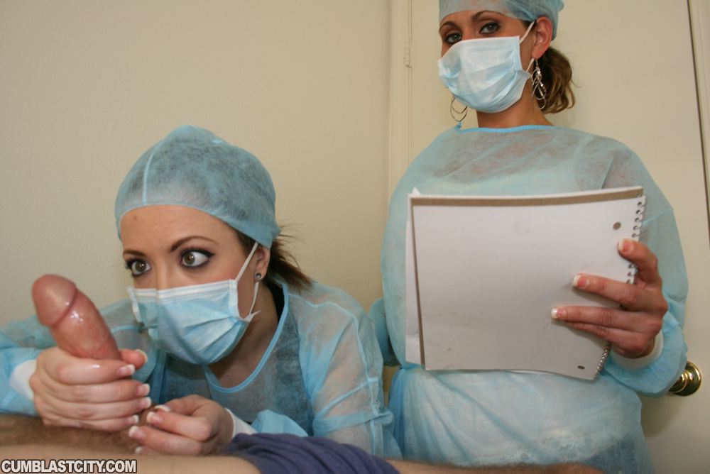 Verführerische Babes in Krankenschwester Uniformen wichsen einen großen Schwanz
 #51052878