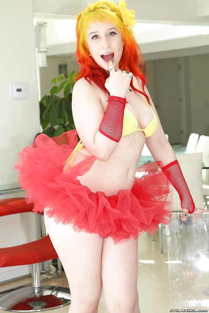 Fetisch-Modell Proxy Paige zeigt klaffenden Anus im Cosplay-Outfit
 #50759708