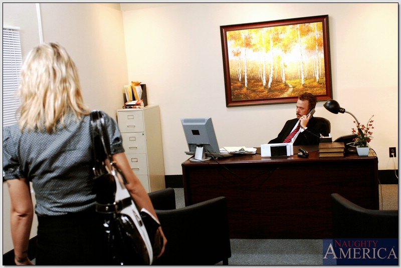 Vollbusige Sekretärin Velicity von bekommt ihre feuchte Muschi im Büro gefickt
 #51803356