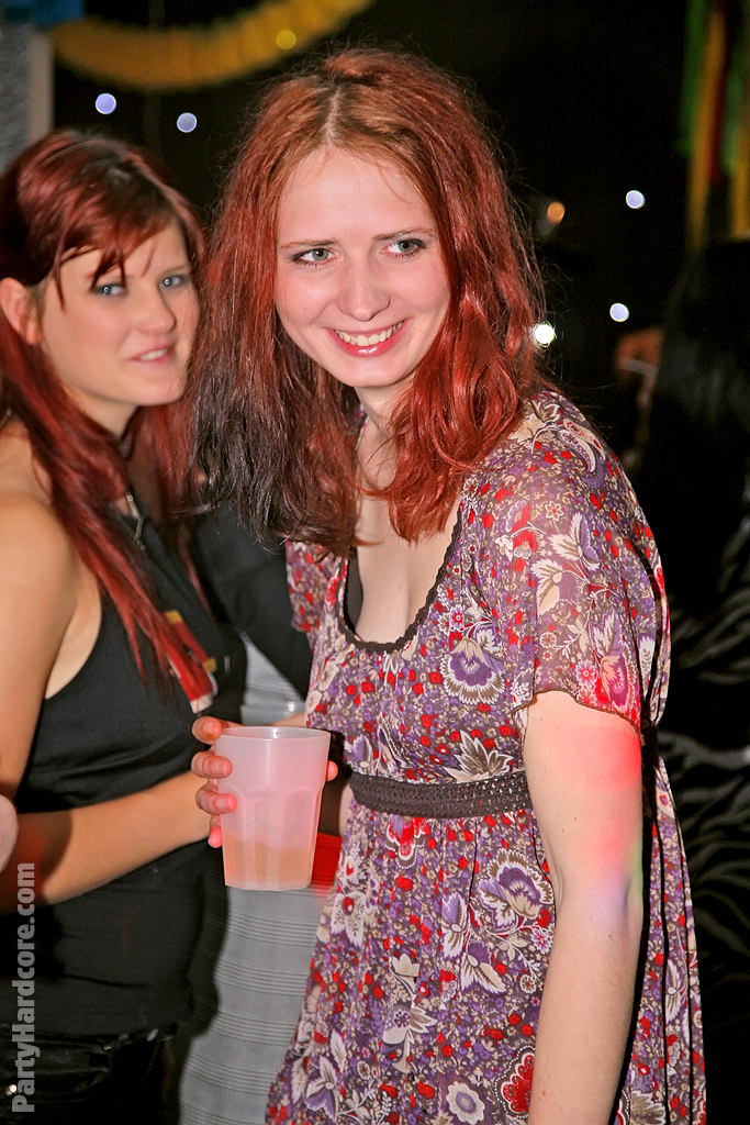 Pollas cachondas besándose y follando con tíos bien dotados en la fiesta salvaje
 #50293401