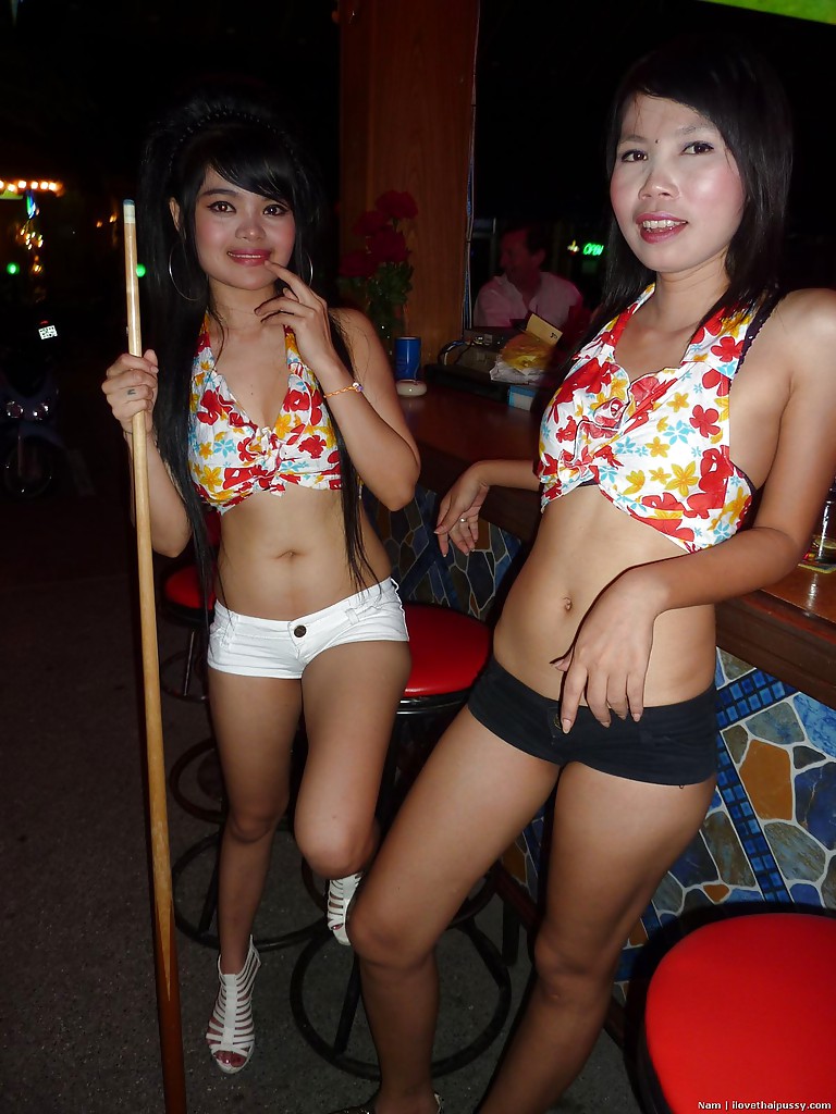 Verführerisches asiatisches Mädchen in weißen Shorts wird abgeholt und gefickt
 #52203899