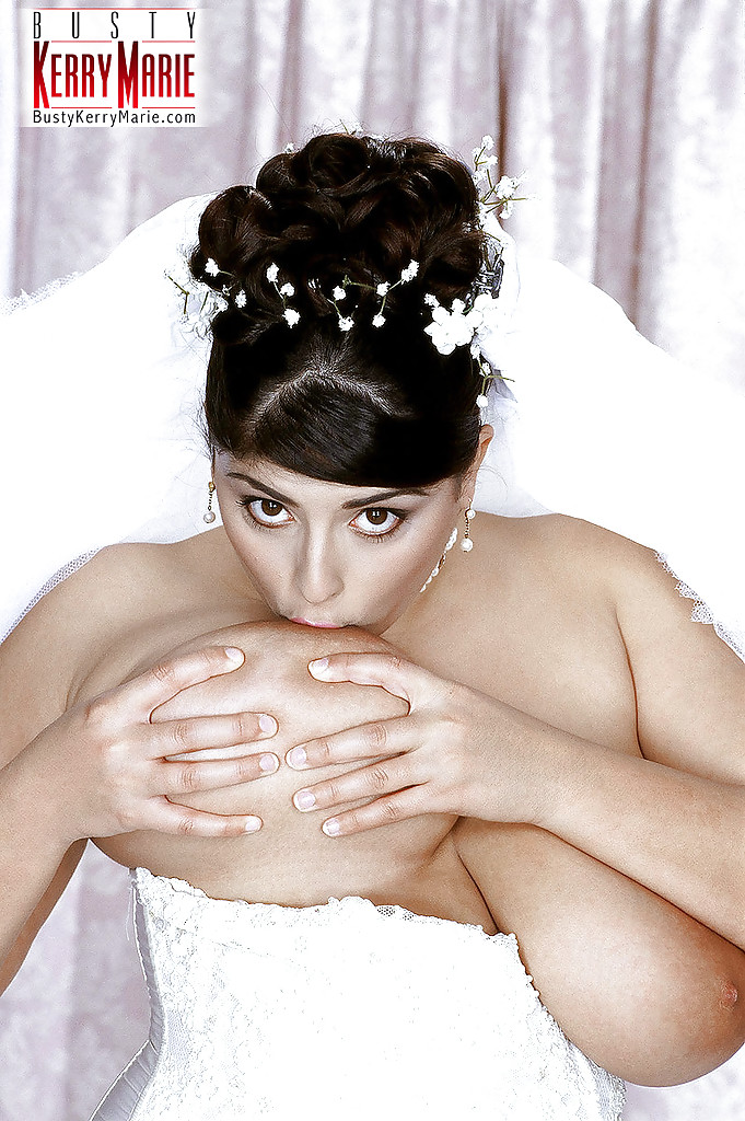 Beeindruckender Pornostar mit großen Titten kerry marie ist bereit für nach der Hochzeit ficken
 #52360061