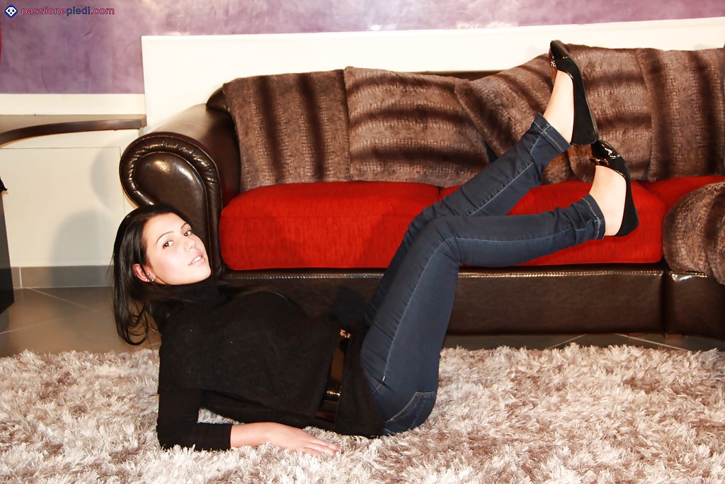 Lovely girl Petra likes to show her sexy feet in her skinny jeans #50875585
