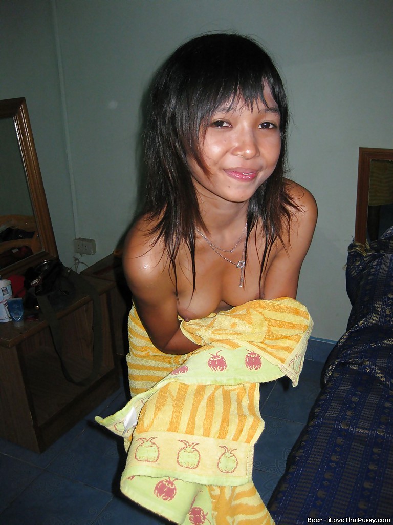 Bimba asiatica teenager magra che si toglie la lingerie e si fa scopare
 #52203918