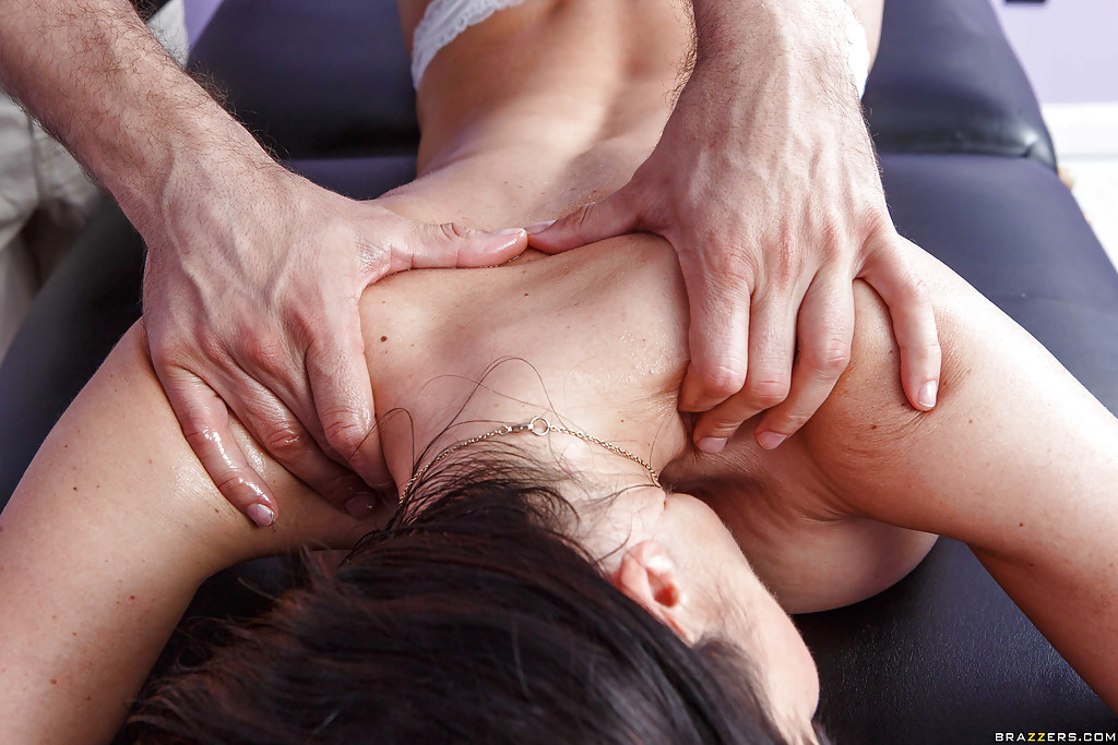 Close up Massage Aktion mit europäischen Milf Pornostar eva karera
 #53869723