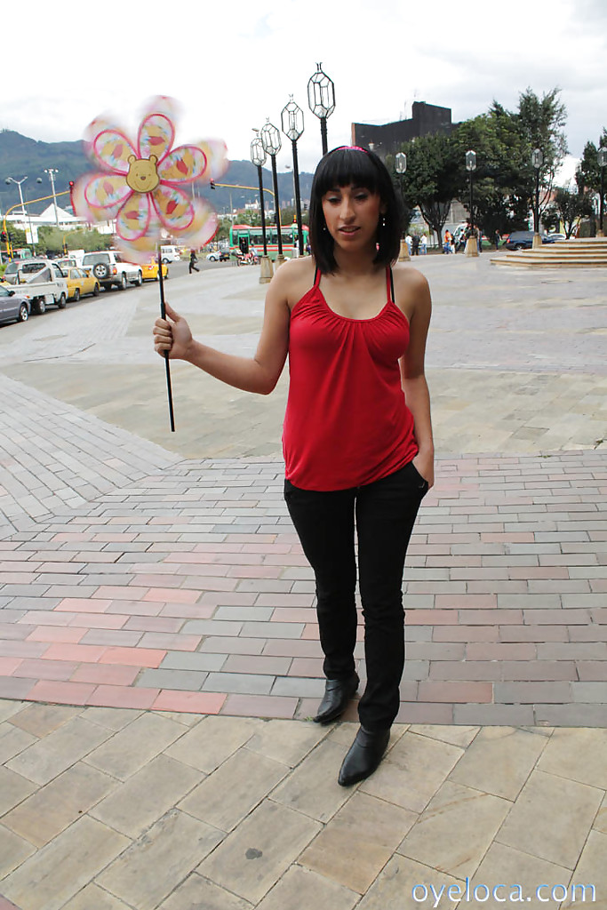Latina-Schlampe Isabel Torvos zeigt ihre Ware und fingert ihre Muschi
 #51623832