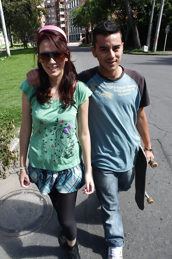 Joven Latoya chupando una polla antes de metérsela en el coño
 #54673025