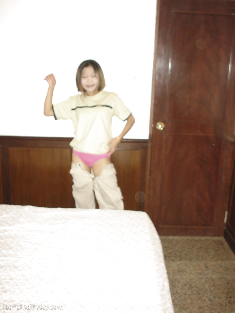 Seductora joven asiática con tetas pequeñas duchándose y posando desnuda
 #52023656