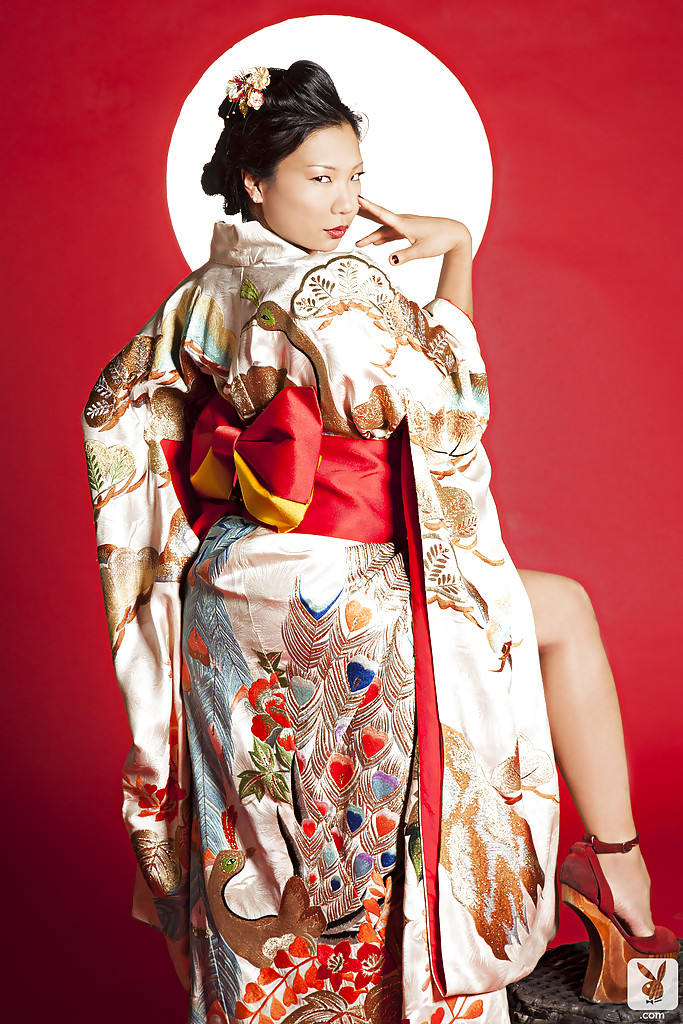 Stunning asian babe Hiromi Oshima gets rid of her kimono #50832887
