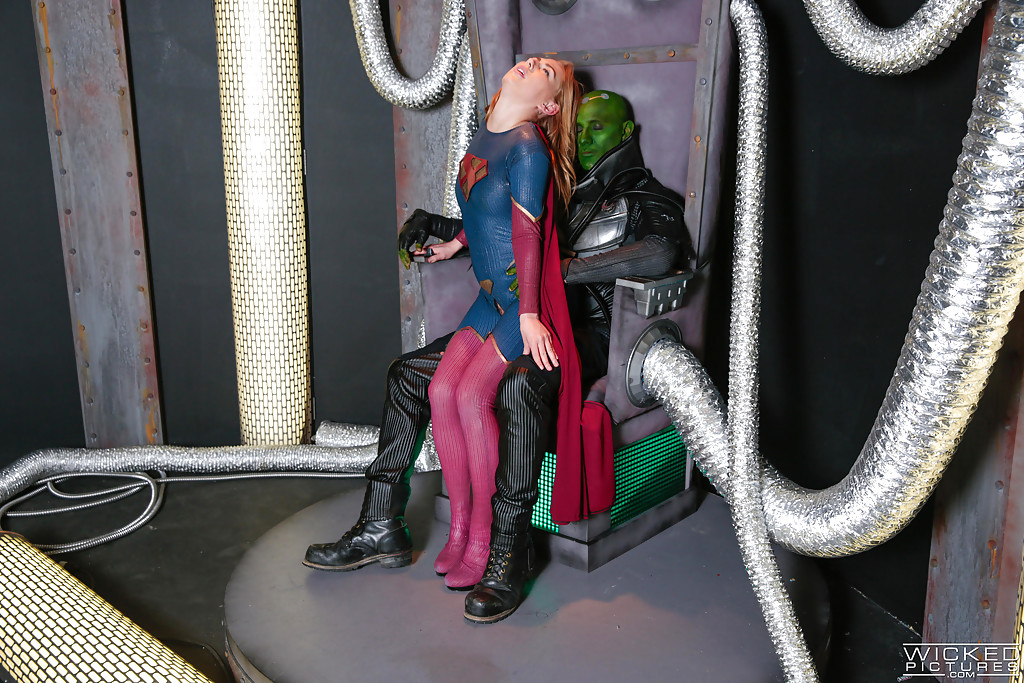 Pornostar Carter Cruise wird von einem Alien im schrittlosen Cosplay-Outfit gefickt
 #50379129