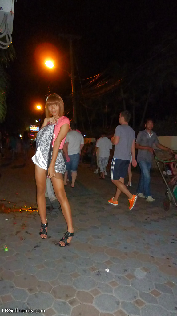 La delgada transexual asiática Jess posando al aire libre con falda y tacones altos
 #51249771