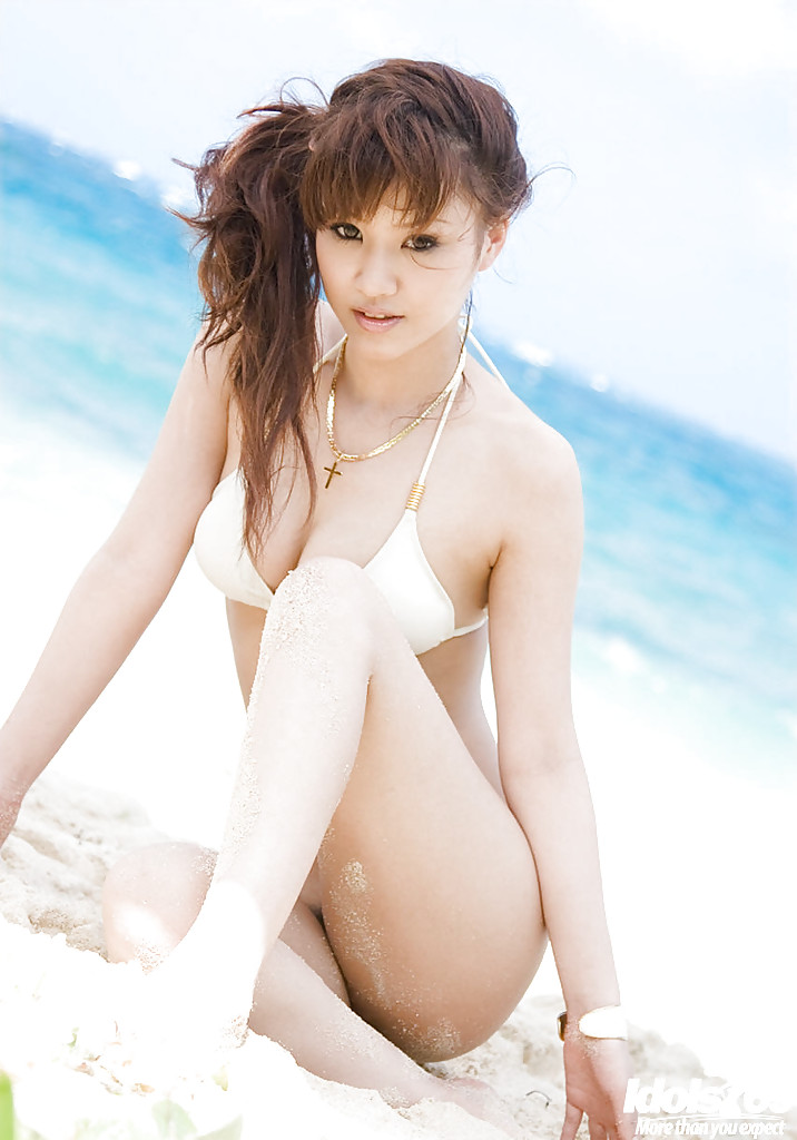 Süße asiatische Babe Mari Misaki enthüllt ihre verlockenden Kurven im Freien
 #50159951