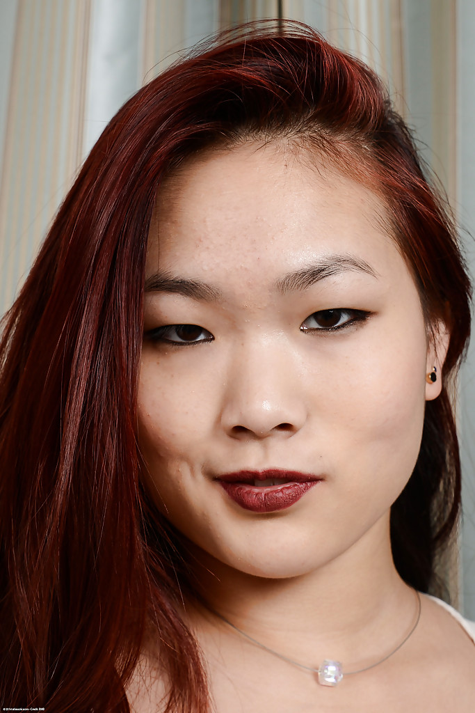 Orientalische Milf Lea Hart zeigt ihre frisch rasierte asiatische Muschi
 #50040020