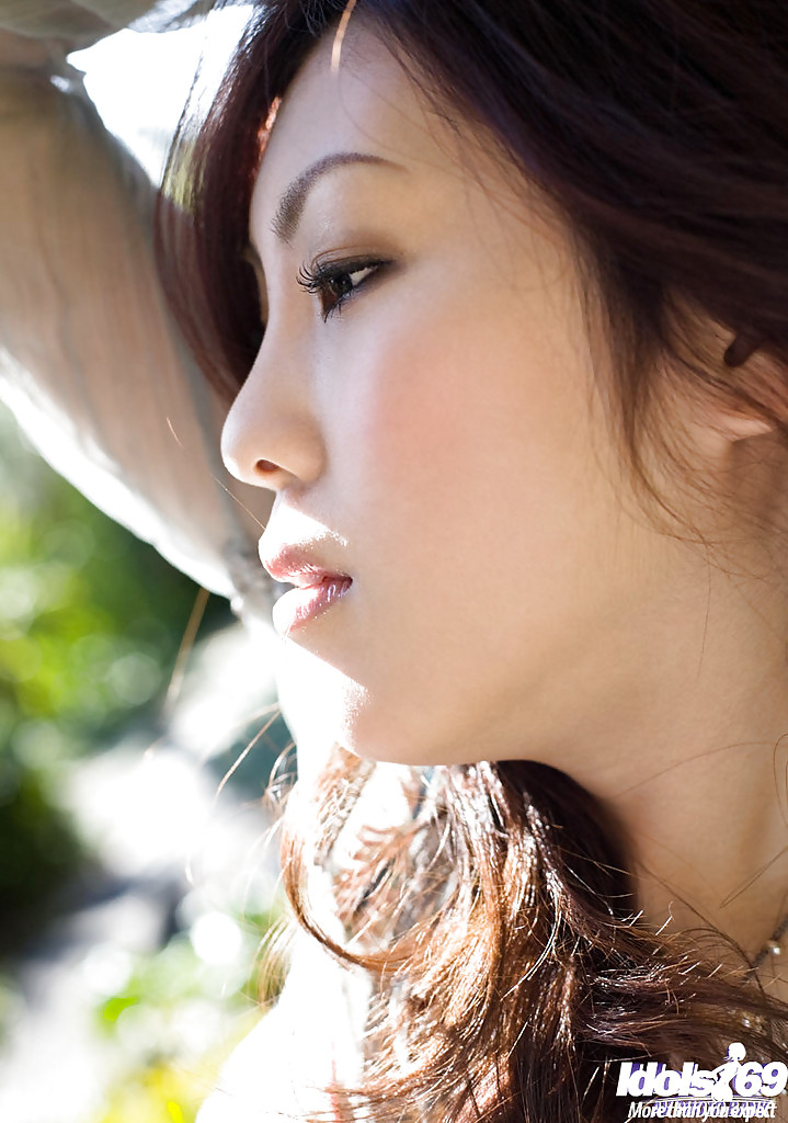 Seductora asiática en tacones altos ryo shinohara posando al aire libre
 #51221940