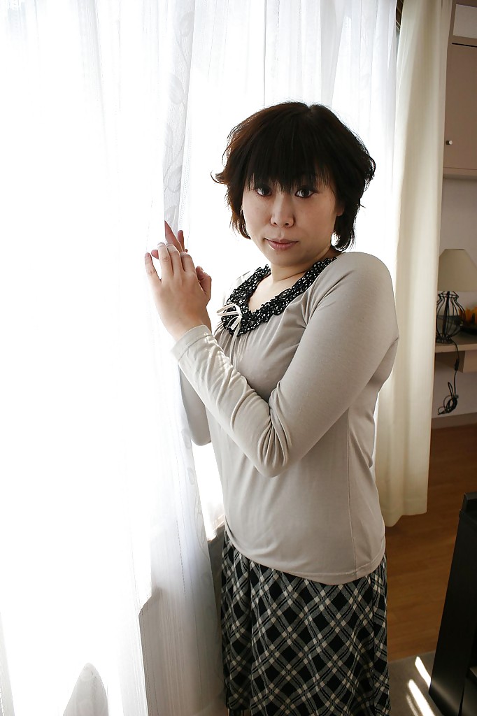 Asian milf Yoshiko Sakai takes a bath and demonstrates small tits #50055526