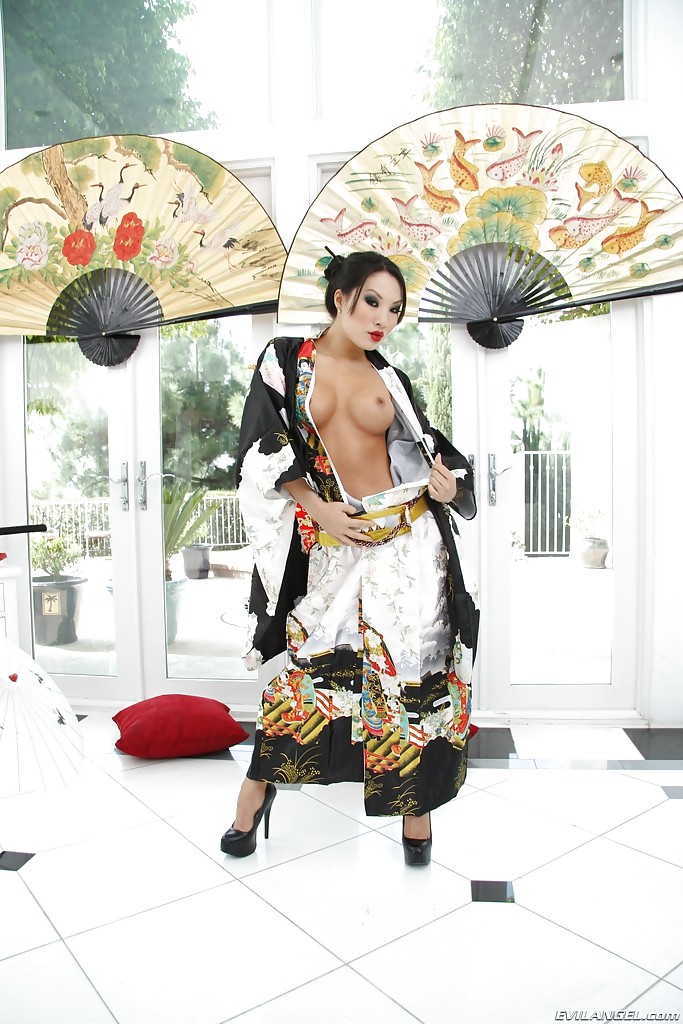 Asian minx Asa Akira taking off her kimono and exposing her inviting cunt #52771390