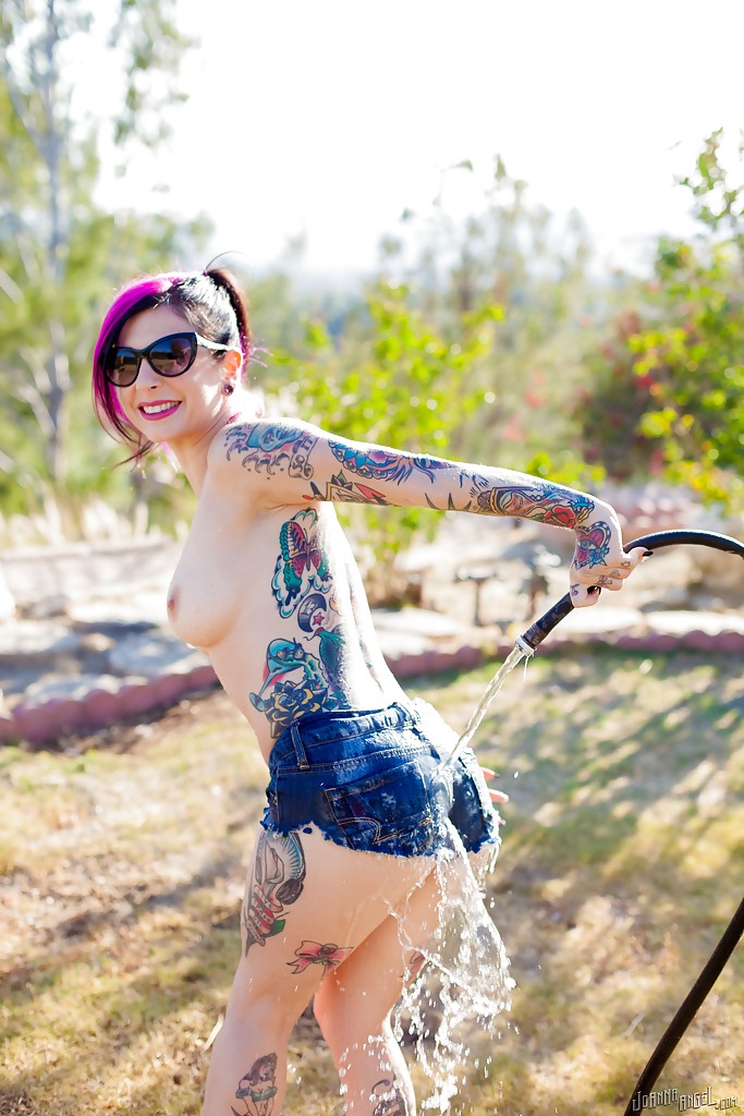 Tattooed amateur Joanna Angel wetting big MILF boobs in sunglasses #54328819