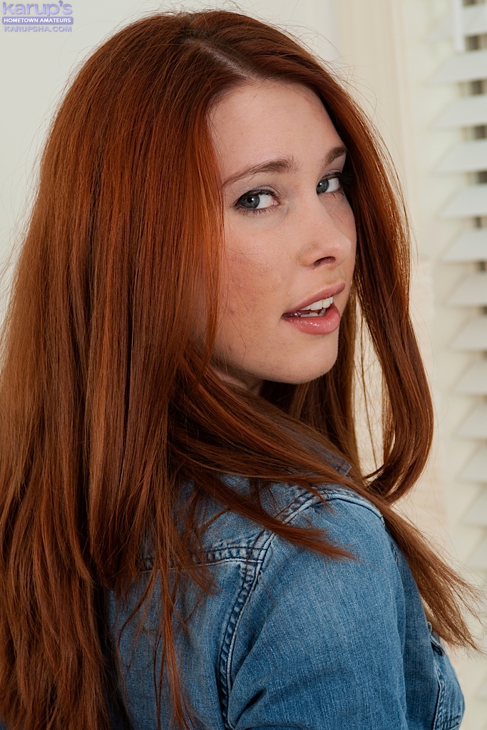 Redhead amateur Melody Jordan slowly uncovering her seductive curves #54984843