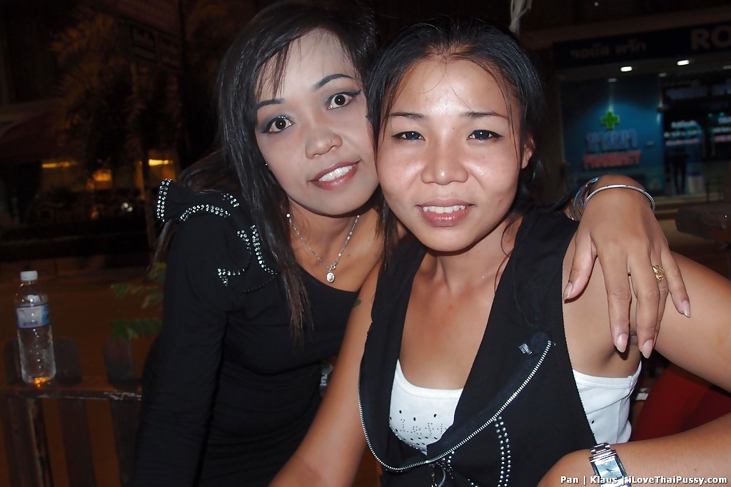 Lussuriosa ragazza tailandese si fa allungare il buco del culo da un cazzo bianco
 #52215513
