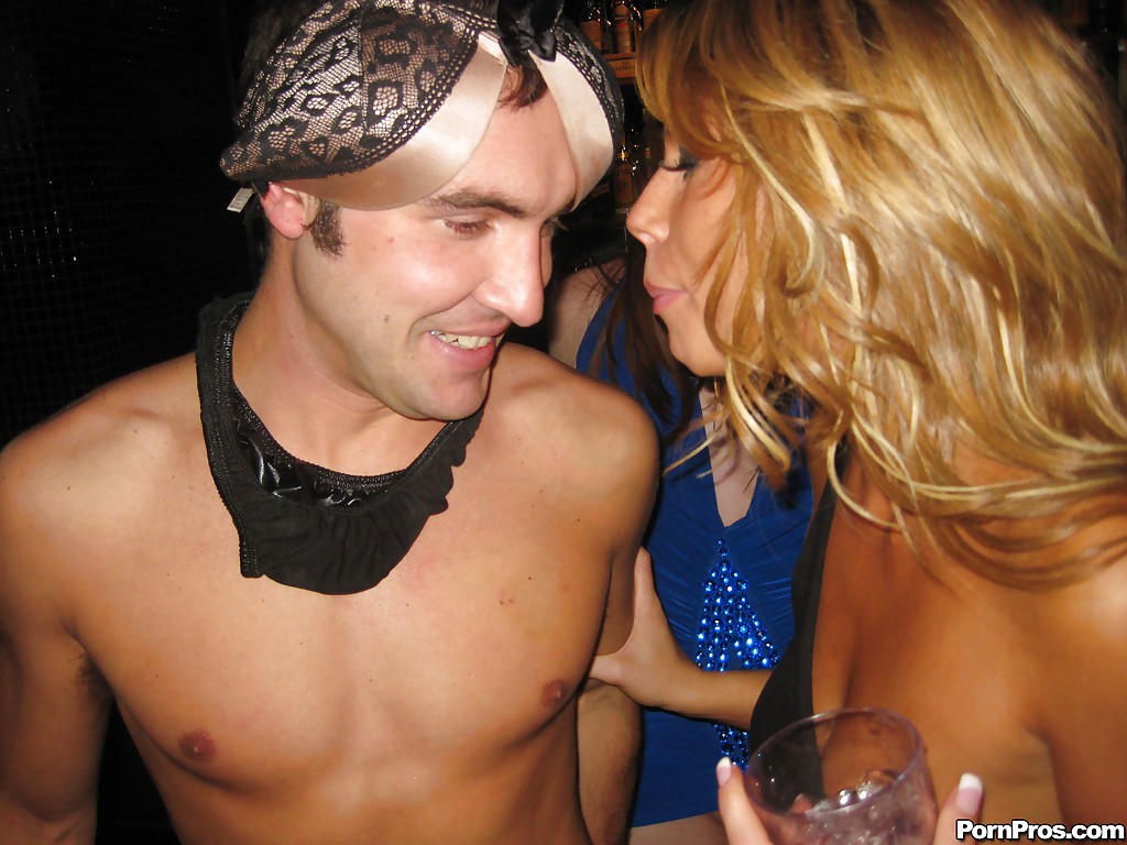 Gigi Rivera, une latina sexy, participe à une soirée sexe sauvage avec ses amis.
 #53978307