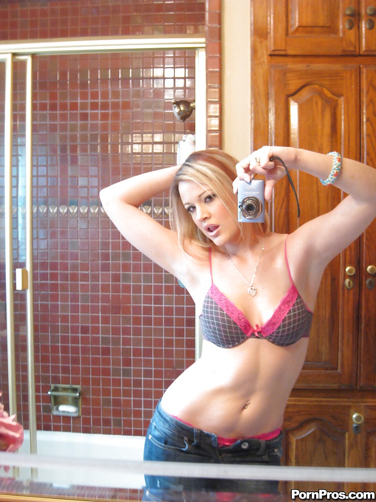 Hot babe Jasmine Jolie makes amateur shots of herself naked #54182184